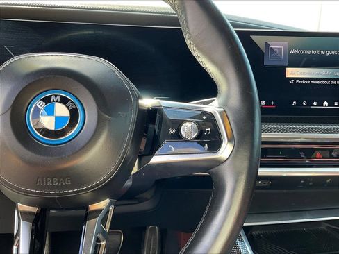 Used 2023 BMW i7 xDrive60 AWD/4WD image 12