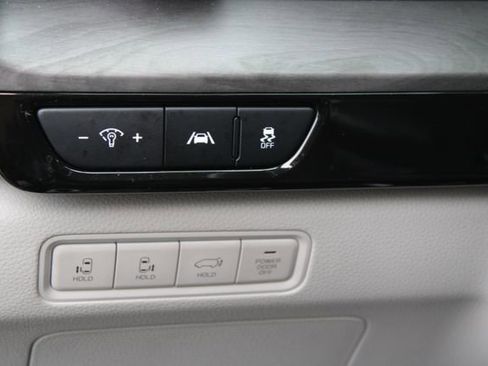 Used 2024 Kia Carnival EX image 14