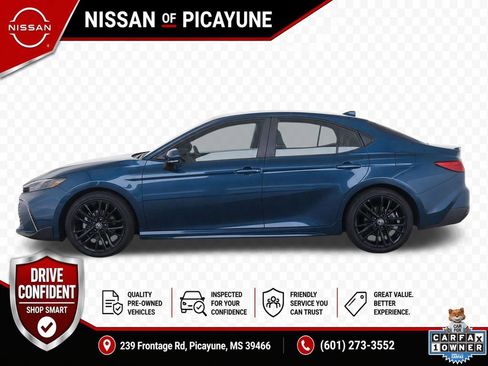 Used 2025 Toyota Camry SE w/ Convenience Package FWD image 2