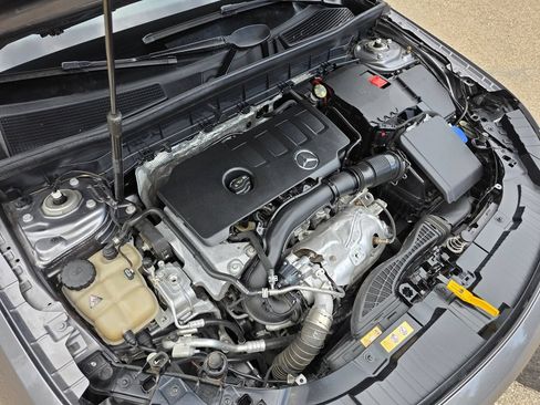 Used 2020 Mercedes-Benz GLB 250 4MATIC image 40