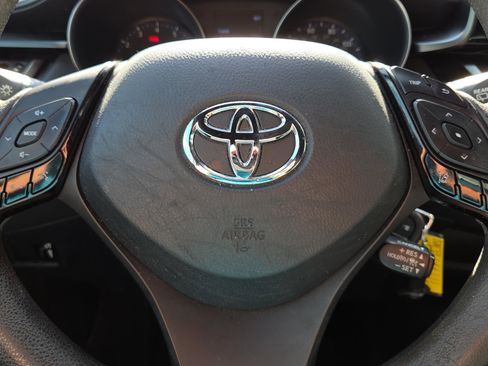 Used 2019 Toyota C-HR LE FWD image 26