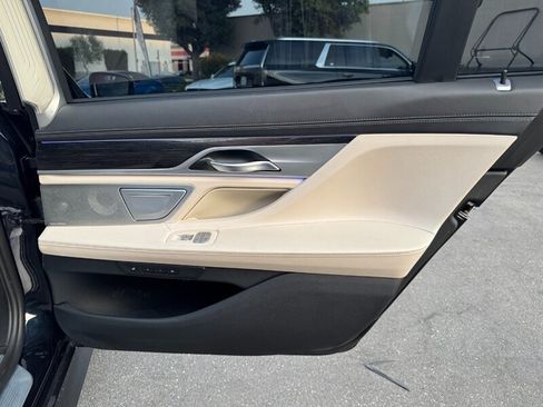 Used 2020 BMW 750i xDrive w/ Executive Package AWD/4WD image 39