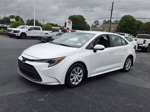 Used 2024 Toyota Corolla LE FWD image 3