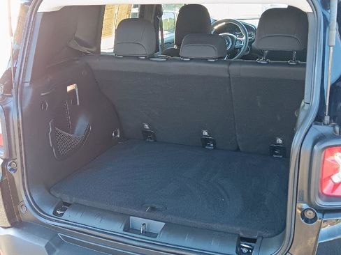 Used 2018 Jeep Renegade Latitude image 29