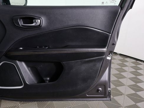 Used 2019 Jeep Compass Limited w/ Safety & Security Group image 18