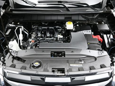 Used 2025 Nissan Pathfinder SL image 8