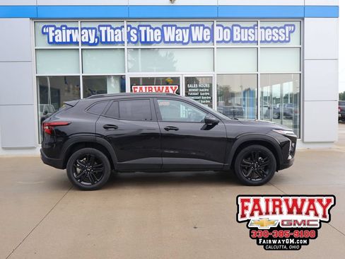 Used 2025 Chevrolet Trax ACTIV w/ Sunroof Package FWD image 1