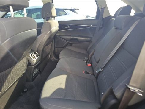 Used 2017 Kia Sorento LX image 25