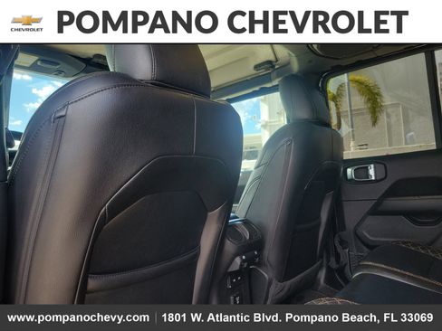 Used 2023 Jeep Gladiator Overland image 12