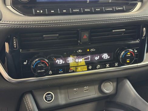 Used 2023 Nissan Rogue SL w/ SL Premium Package image 40