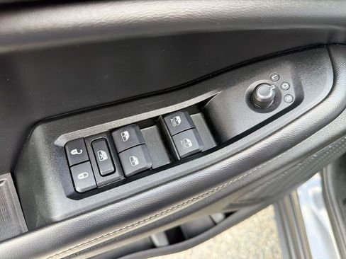 Used 2025 Jeep Grand Cherokee Altitude RWD image 15