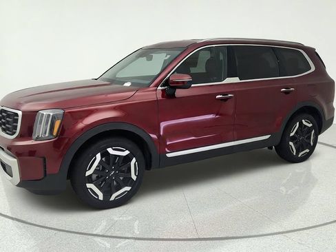 Used 2024 Kia Telluride S FWD image 3