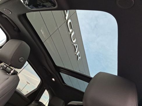 New 2026 Land Rover Range Rover Velar Dynamic SE image 9