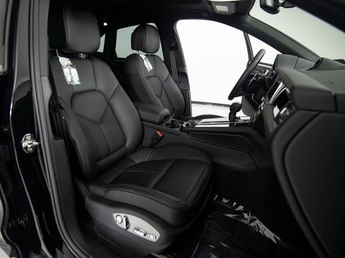 Certified 2026 Porsche Macan AWD/4WD image 35
