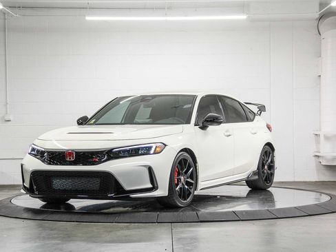 Used 2025 Honda Civic Type R image 3
