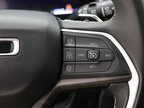 Used 2024 Jeep Grand Cherokee L Limited w/ Luxury Tech Group II image 21