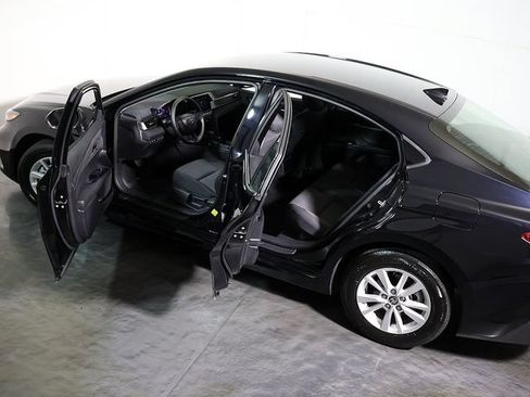 Used 2026 Toyota Camry LE FWD image 5