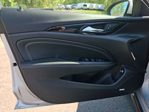 Used 2018 Buick Regal Essence w/ Sights and Sounds Package AWD/4WD image 13