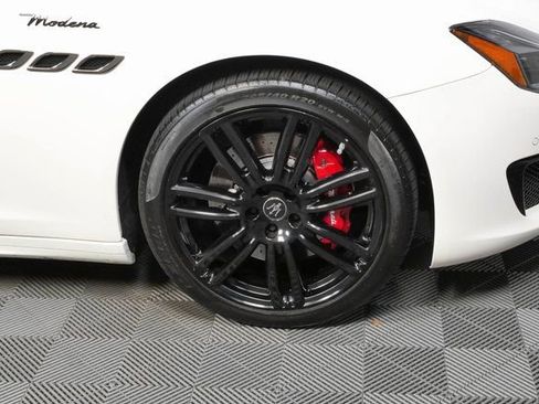 Used 2022 Maserati Quattroporte Modena RWD image 6