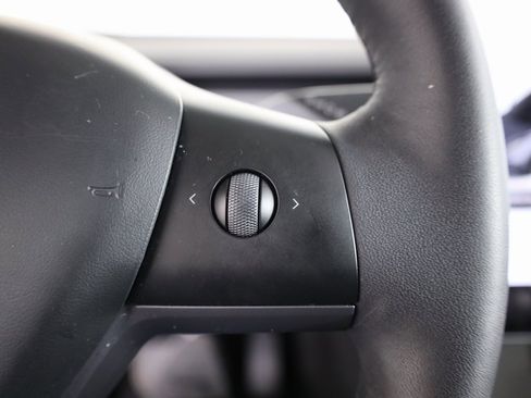 Used 2023 Tesla Model 3 Standard Range image 12