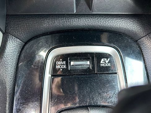 Used 2024 Toyota Corolla Cross AWD Hybrid image 19