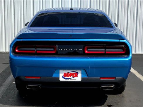 Used 2019 Dodge Challenger SXT image 4