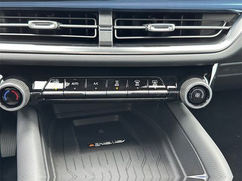 New 2026 Chevrolet Equinox EV LT image 17