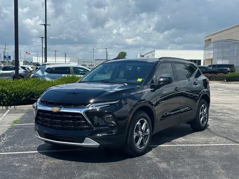 Used 2025 Chevrolet Blazer LT w/ Convenience Package AWD/4WD image 3
