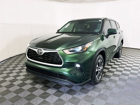 Used 2023 Toyota Highlander XLE FWD image 7