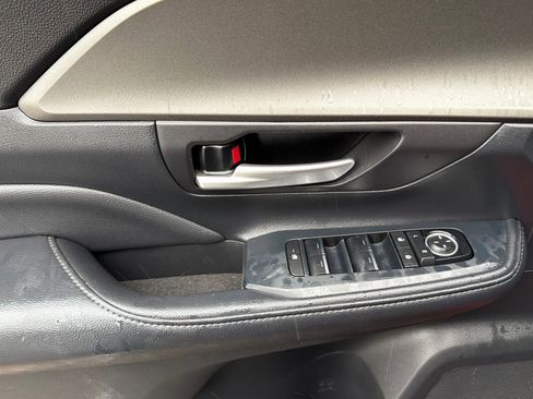 Certified 2025 Toyota Grand Highlander AWD image 11