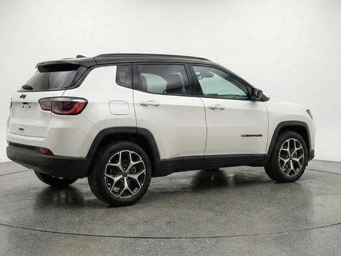 Used 2025 Jeep Compass Limited AWD/4WD image 9