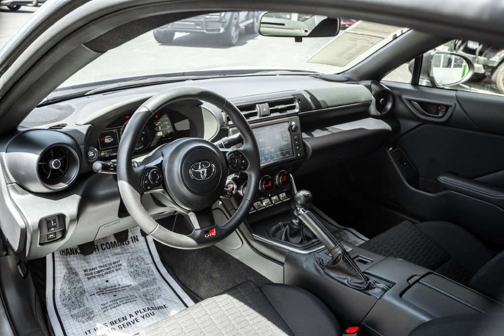 Used 2025 Toyota GR86 RWD image 8