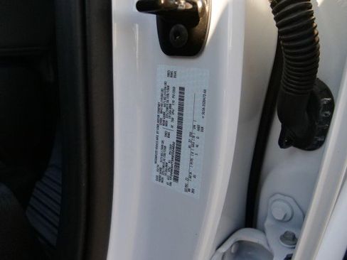 Used 2024 Ford F550 XL DRW 4X4 / V8 Diesel / Paylo image 42