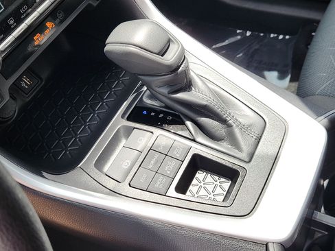 Certified 2025 Toyota RAV4 XLE AWD/4WD image 17