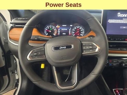 Used 2025 Jeep Compass Limited AWD/4WD image 11
