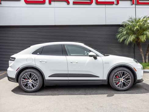 Certified 2025 Porsche Macan 4S Electric AWD/4WD image 8