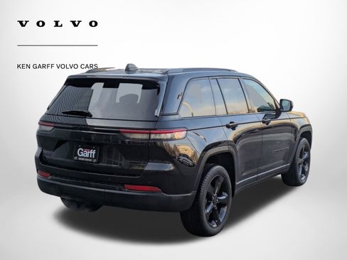 Used 2024 Jeep Grand Cherokee Limited w/ Black Appearance Package image 3