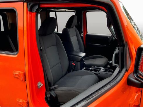Used 2018 Jeep Wrangler Unlimited Sport S AWD/4WD image 9