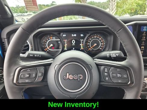Certified 2025 Jeep Gladiator Sport AWD/4WD image 28