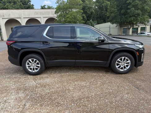Used 2023 Chevrolet Traverse LS w/ Safety Package FWD image 4
