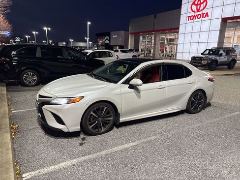 Used 2018 Toyota Camry XSE image 5