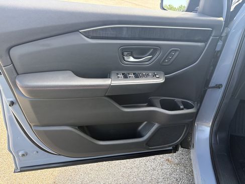 Used 2025 Honda Pilot Black Edition image 29