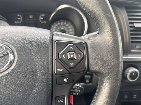Used 2019 Toyota Sequoia SR5 AWD/4WD image 34