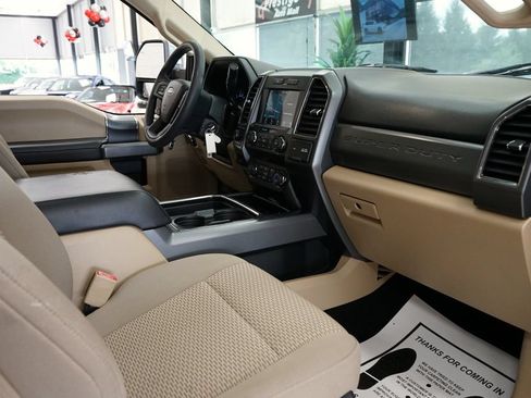 Used 2019 Ford F250 XLT w/ XLT Premium Package AWD/4WD image 43