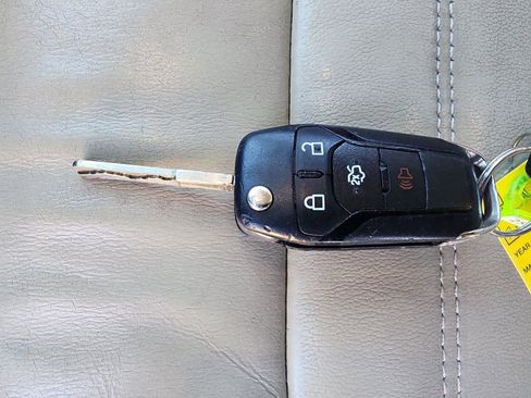 Used 2015 Ford Fusion Energi SE image 21