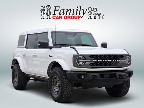 Used 2025 Ford Bronco Badlands image 2