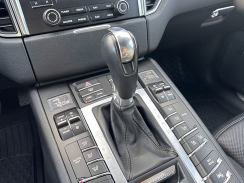 Used 2017 Porsche Macan Turbo image 19
