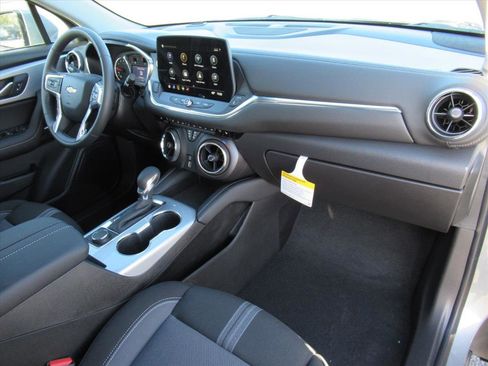 New 2025 Chevrolet Blazer LT FWD image 10