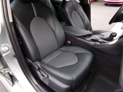 Used 2022 Toyota Camry SE FWD image 22