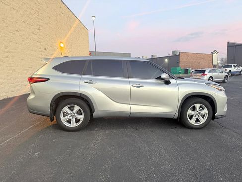 Used 2023 Toyota Highlander LE image 6